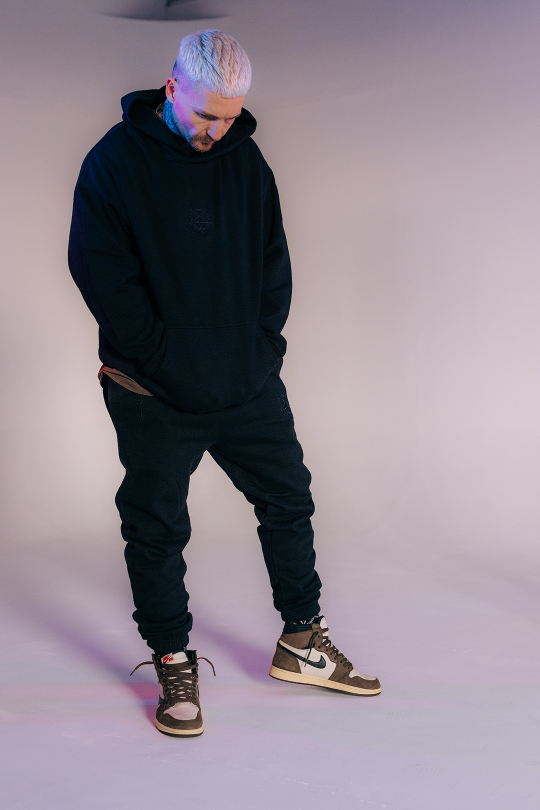 SLAM EMBROIDERED HOOD BLACK