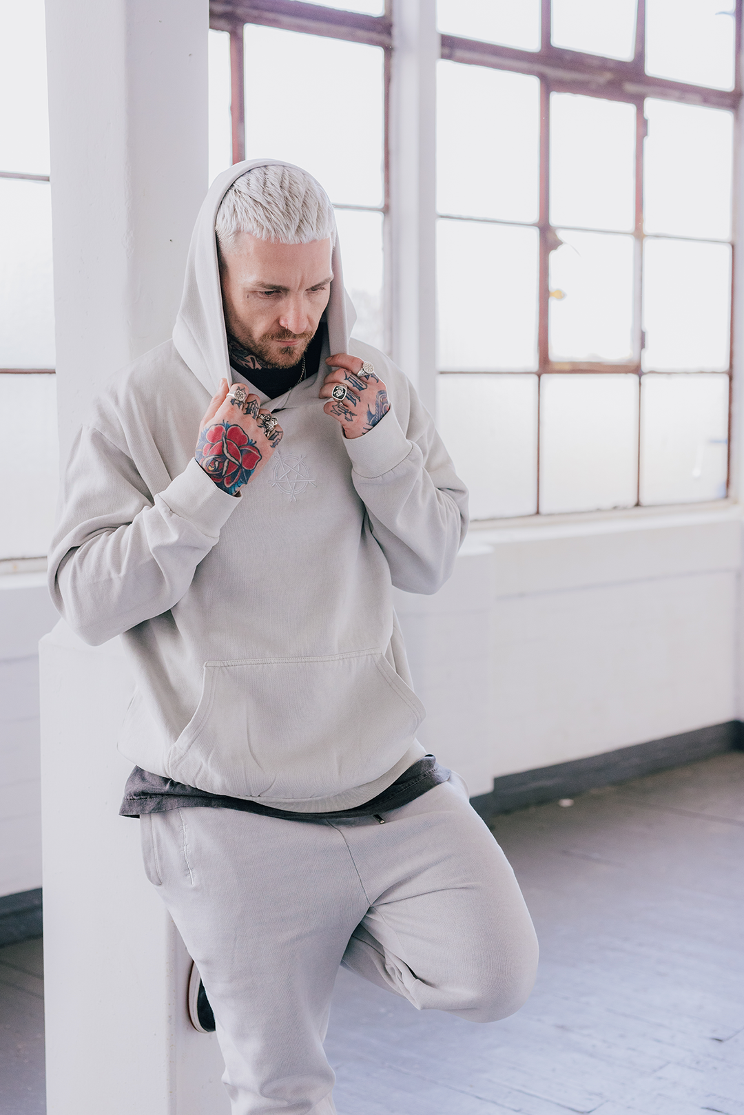 SLAM EMBROIDERED HOOD GREY